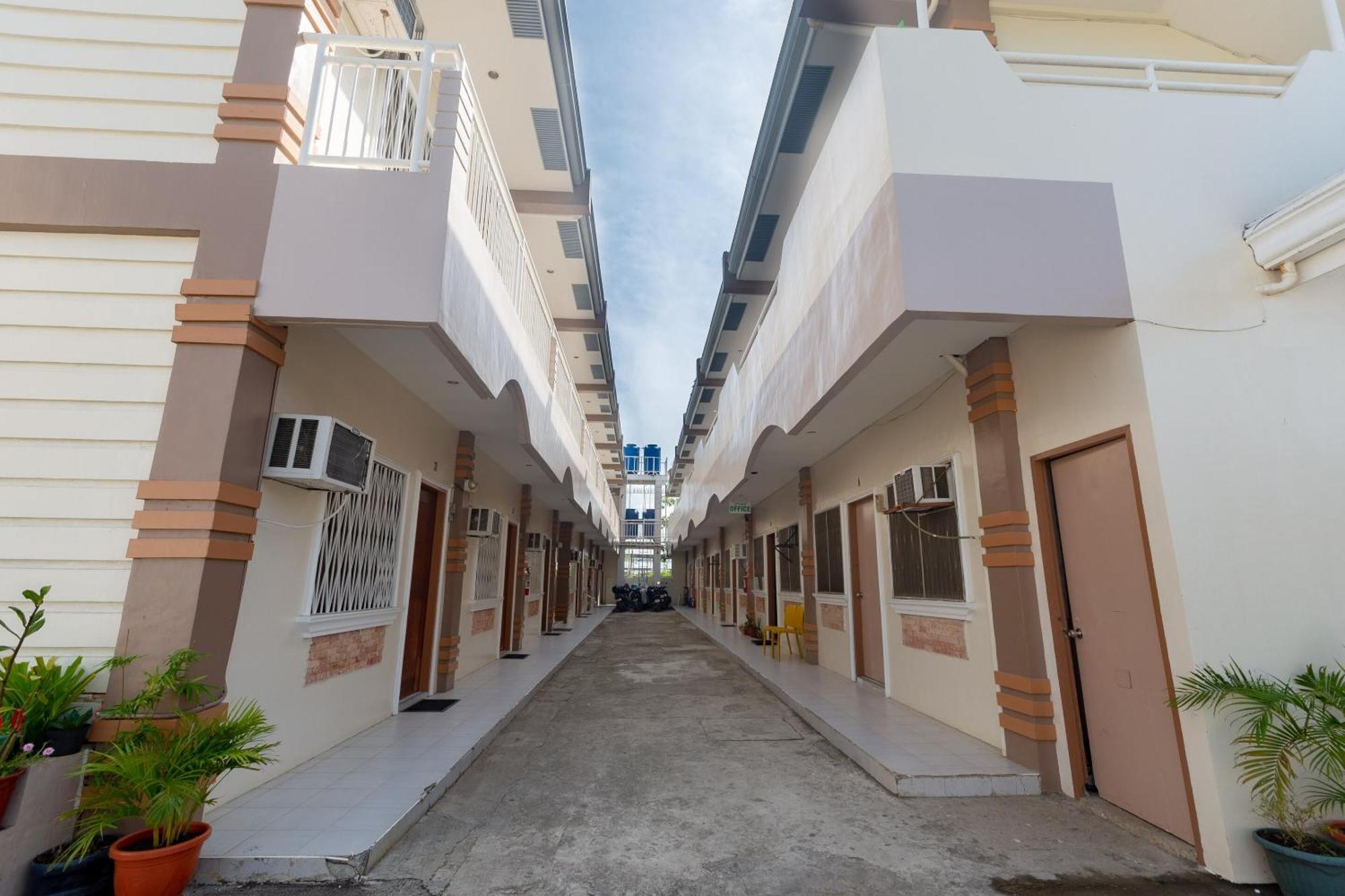 3J'S And K Apartment Lapu-Lapu City Esterno foto